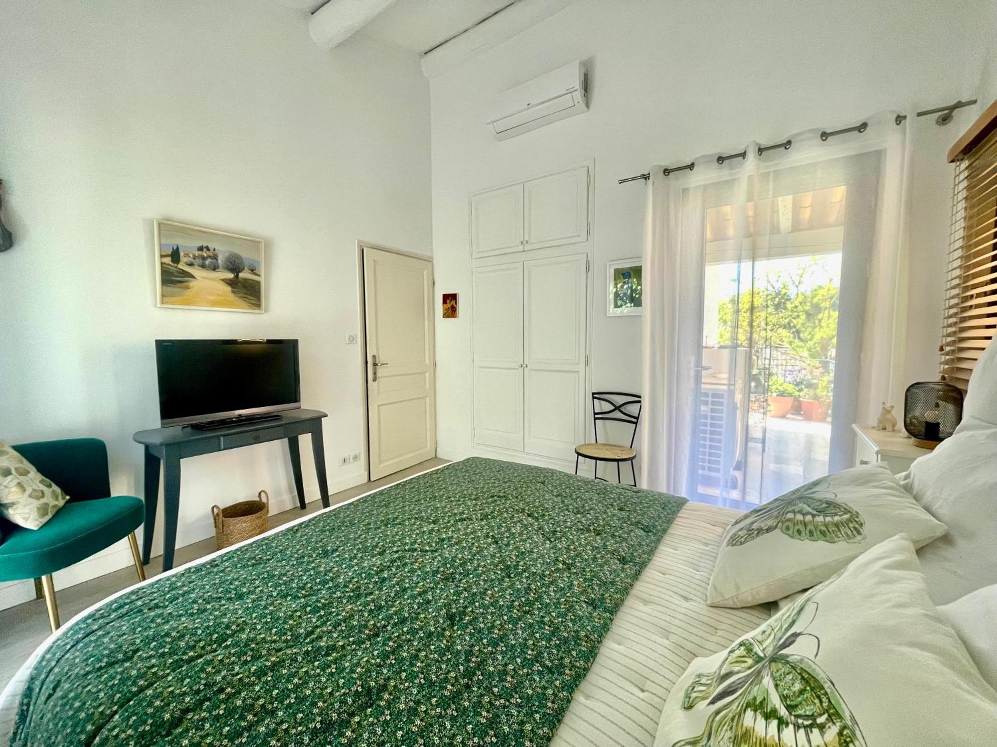 Bed and Breakfast Les Cistes Mallemort Exterior foto